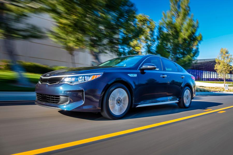  Kia Optima Hybrid 2016 года  (US) (фото 3 из 11)